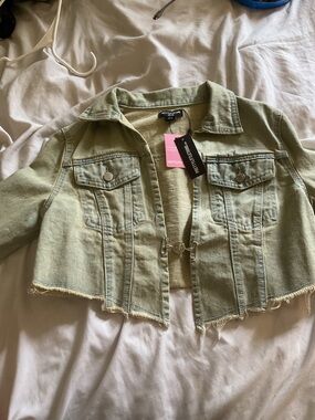 PrettyLittleThing Petite Light Olive Cropped Jacket
